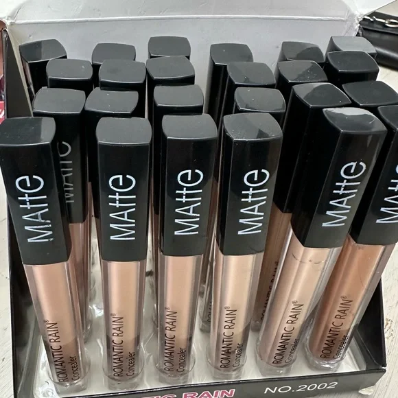 2 Matte Concealer Romantic Rain - Picture 1 of 3
